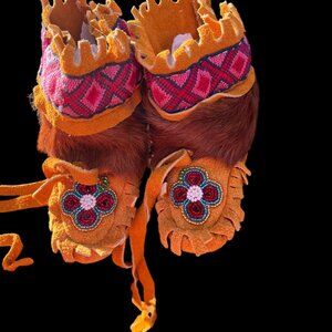 VTG Alaskan Handmade Kids moccasins mukluks Sz 7 Reindeer Fur & Suede Beaded